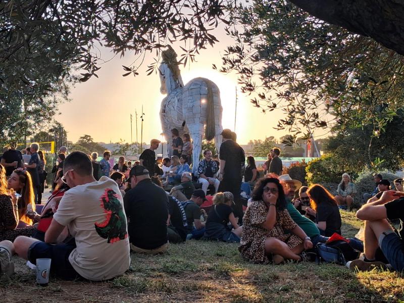 (my) This Is Not a Love Song (TINALS) Festival 2026 : Girl in the Year Above, Newdad, Yerai Cortes, Jehnny Beth, Cardinals, Fat Dog  en concert